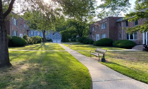 Apartments Near Drake College of Business-Elizabeth LAFAYETTE GARDENS for Drake College of Business-Elizabeth Students in Elizabeth, NJ
