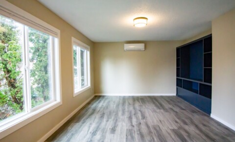 Apartments Near Northwest Nannies Institute $500 OFF! Stunning Renovation! Spacious & Bright w/Built-ins, DW, WD, Parking + More!  for Northwest Nannies Institute Students in Lake Oswego, OR