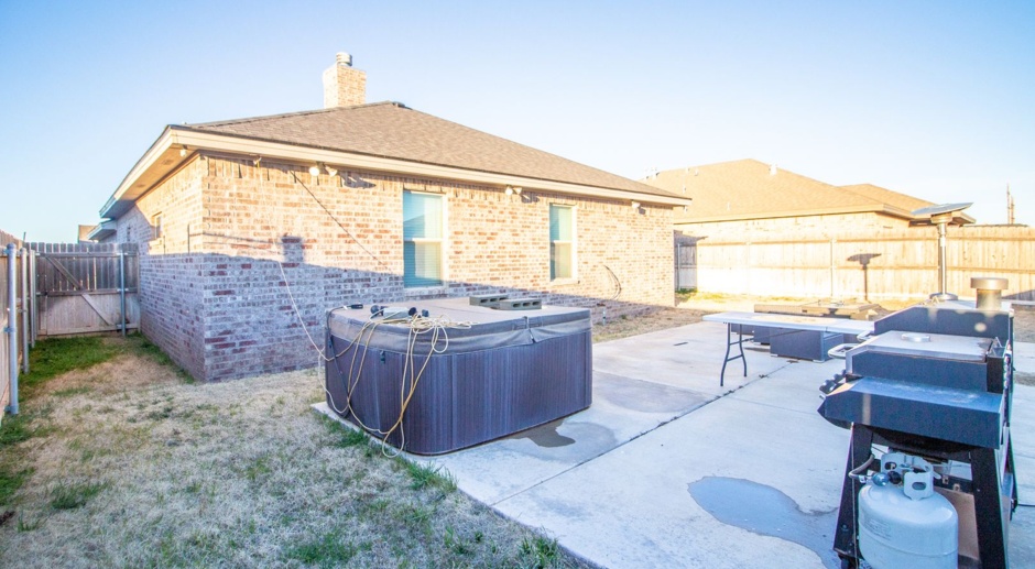 Fully Furnished 3/2/2 Luxury Home in Frenship ISD with Hot Tub Pre-Leasing for Summer!