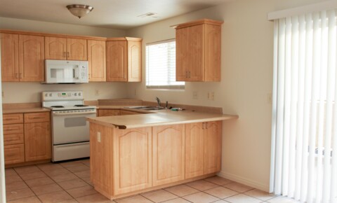 Houses Near Saint George NEW CARPET 3 bed 2.5 bath townhome for rent for Saint George Students in Saint George, UT