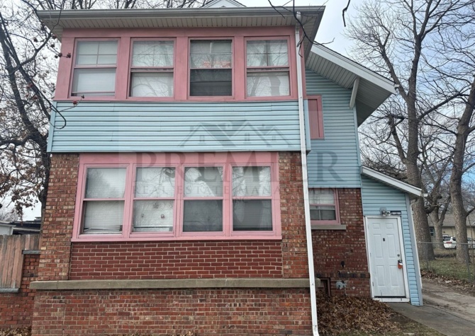 Houses Near 2 bed / 1 bath Duplex- 1124 S Ash #B Independence MO -Fresh remodel - rent $799 + $35 water fee