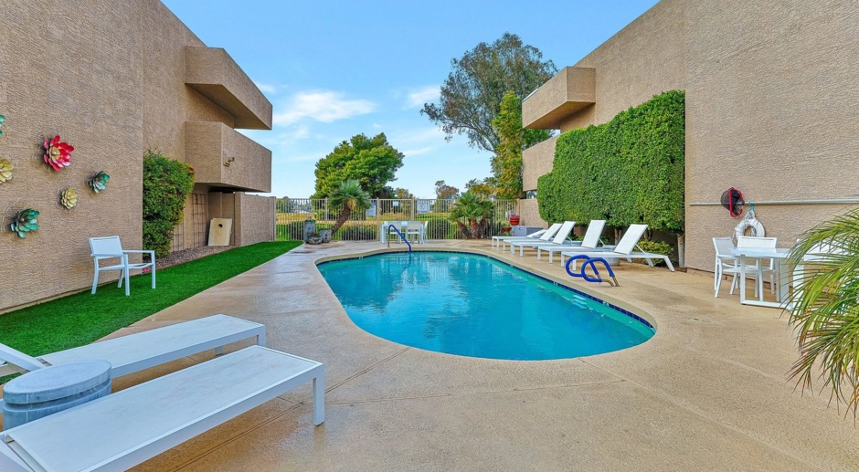 Spacious 3 bed 2.5 bath Townhome located in Scottsdale Greens
