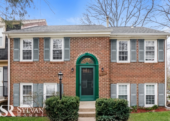 Houses Near Sweet 4BR, 2.5BA brick townhome move-in ready 