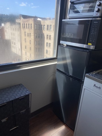 GREAT LOCATION: Available 11/1 - Downtown Pittsburgh Studio Apartment