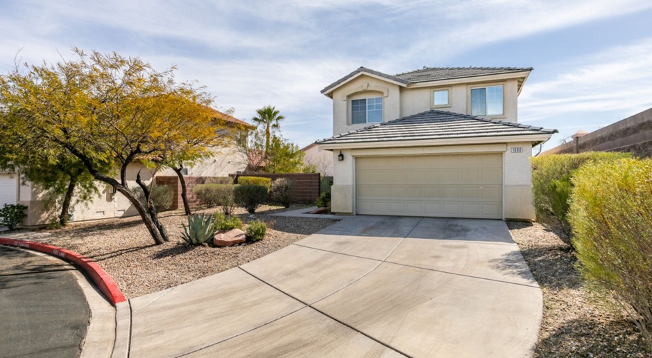 SUMMERLIN BEAUTY WITH TONS OF UPGRADES*3 LARGE BEDROOMS*COMMUNITY POOL*
