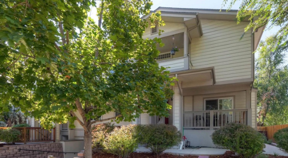 2 Bed 3 Bath Townhome in Central Boulder - Available June 10, 2024!