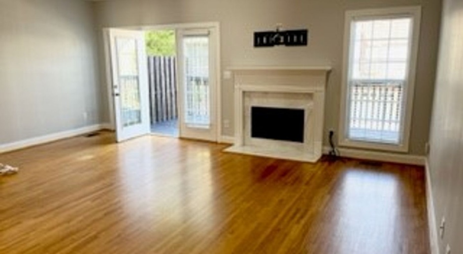 Fabulous 2 bedroom, 2 1/2 bath Townhome for Rent 