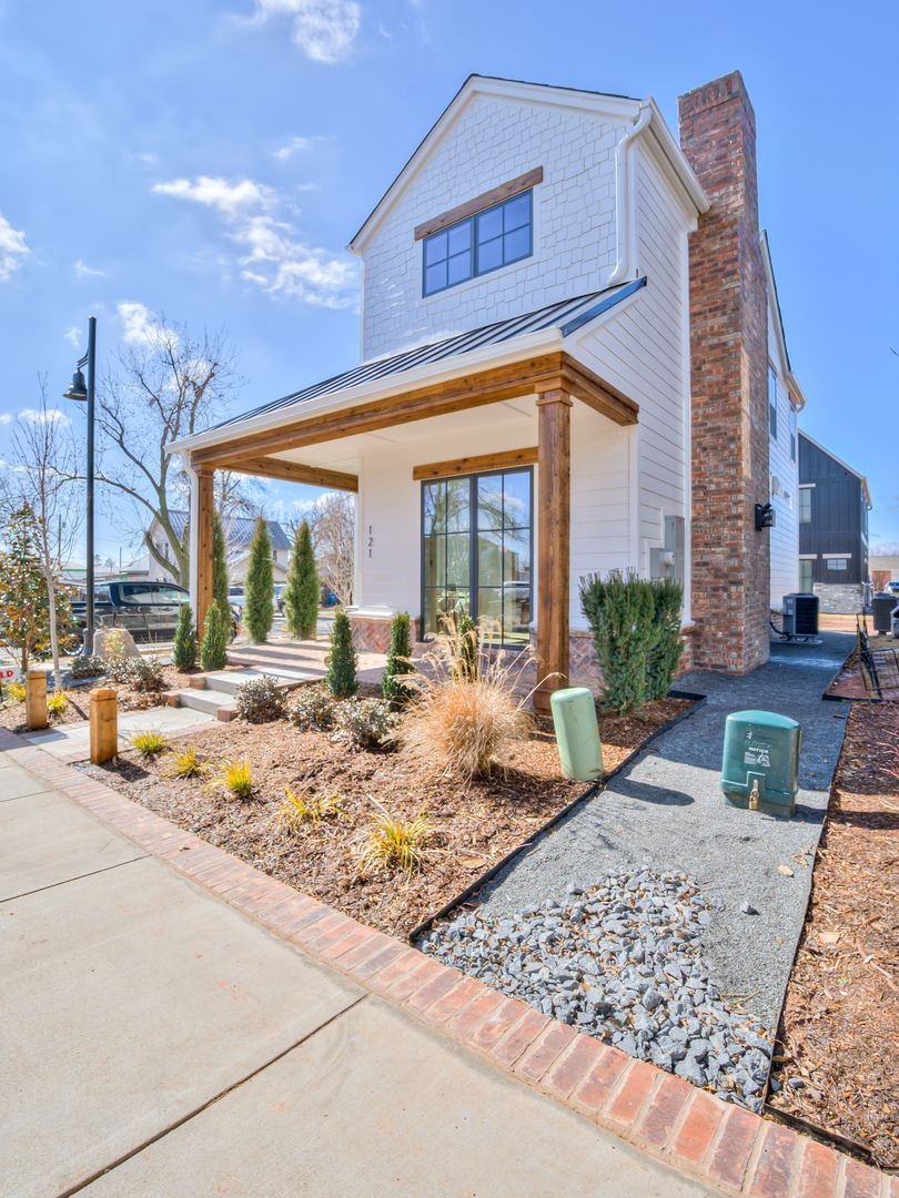  2 minute Walk to downtown Edmond! High-End everything, Lots of unique community amenities!