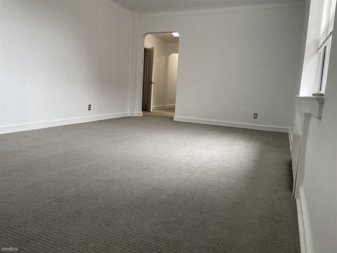 Spacious 1 Bedroom Apt on 5th Floor of Surrey Strathmore Building - White Plains