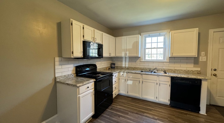 Updated and Spacious 2BR/1BA Apartment near WFU!