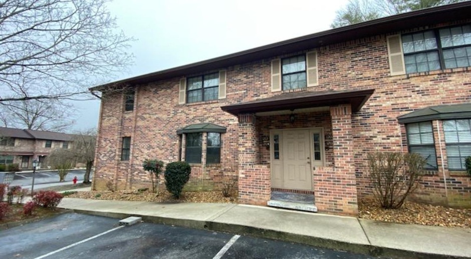 PRICE IMPROVEMENT!!  CHARMING 2 BEDROOM CONDO IN THE HEART OF FOUNTAIN CITY!!