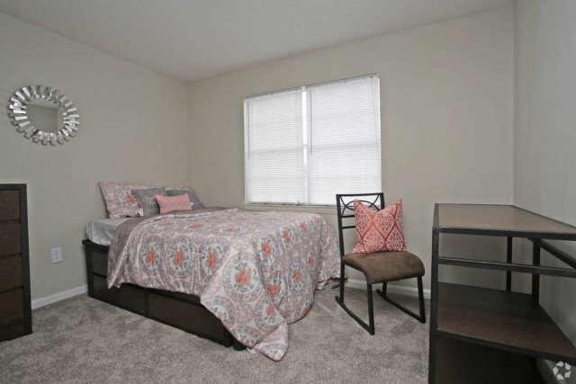 NEW LOW Price $500! Lease Today at Villas on 8!