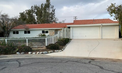 Houses Near RCC Large 5 bedroom 2.5 bath room for rent. for Riverside Community College Students in Riverside, CA