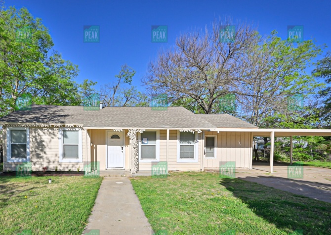 Houses Near 3/2 Home located right outside of Downtown Fort Worth!
