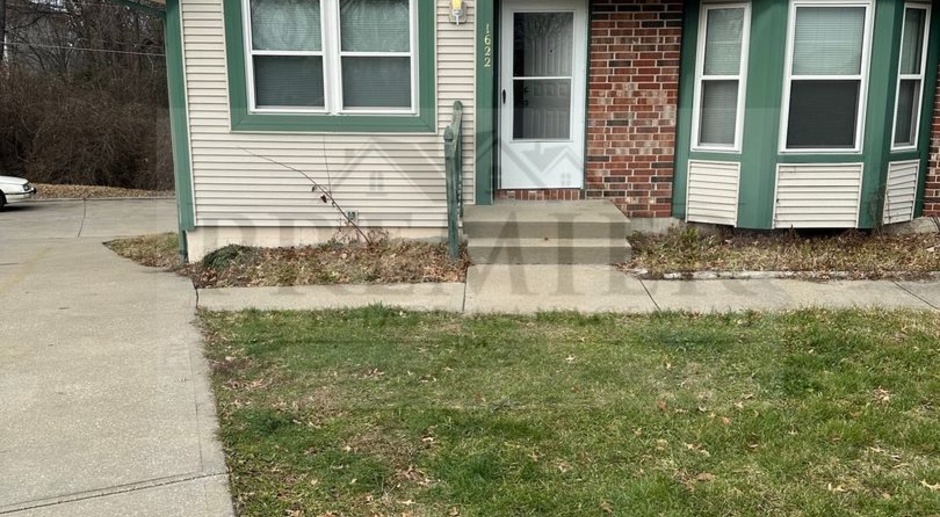 Tons of space, finished room in basement- 3B 2B Duplex- 1622 S Swope Dr, Independence, MO 64057 Rent $1275