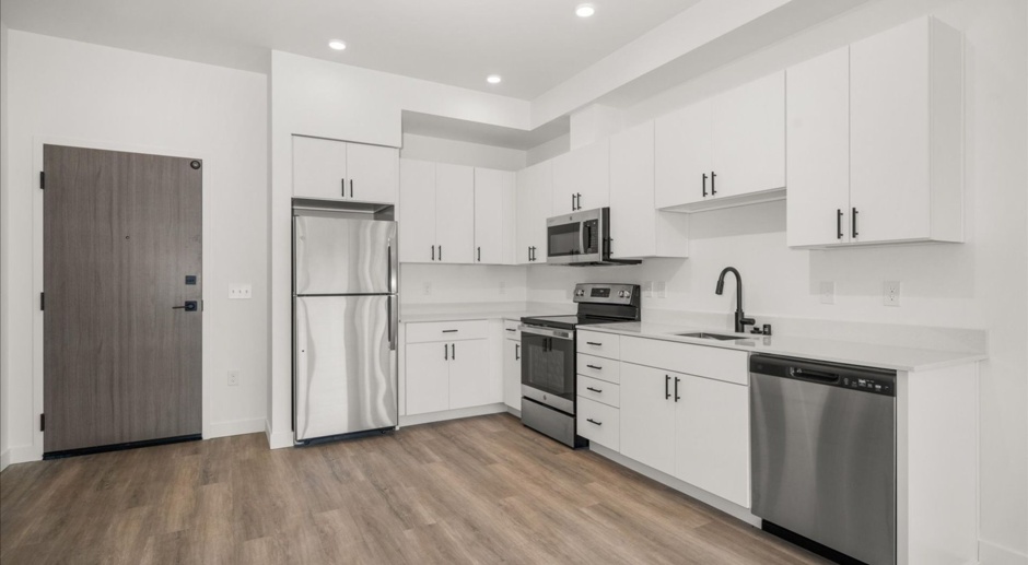 Modern Brand New Apartments with Views / Gym / in unit laundry