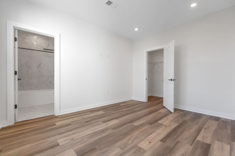Spacious Luxury Brewerytown 1BR w/ Washer and Dryer In Unit, Juliette Balcony, H/W Floors
