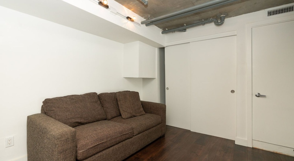 +++ $750 OFF FIRST MONTH'S RENT!! LOOK NO FURTHER STUNNING 1BD LOFT WITH ROOM TO WORK- PET FRIENDLY!!! AMAZING LOCATION !!!