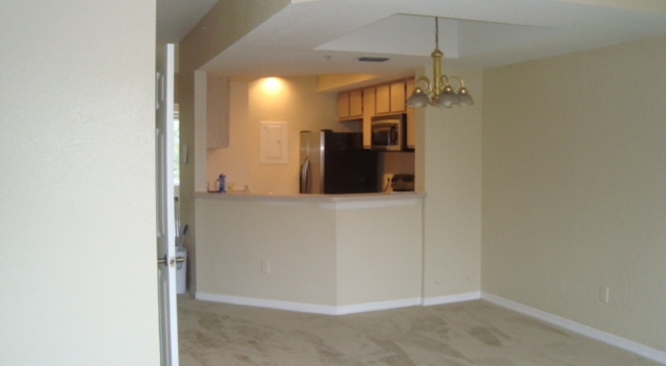 Beautiful Townhome just mintues from Weston