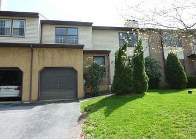 Houses Near 3 Bed, 2.5 Bath Townhome, 1498 sq ft.