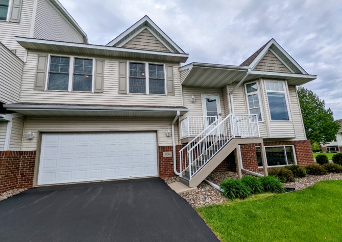 Houses Near Beautiful 3 BR 3 Bath Corner Townhouse in Lakeville  Avail 9/1