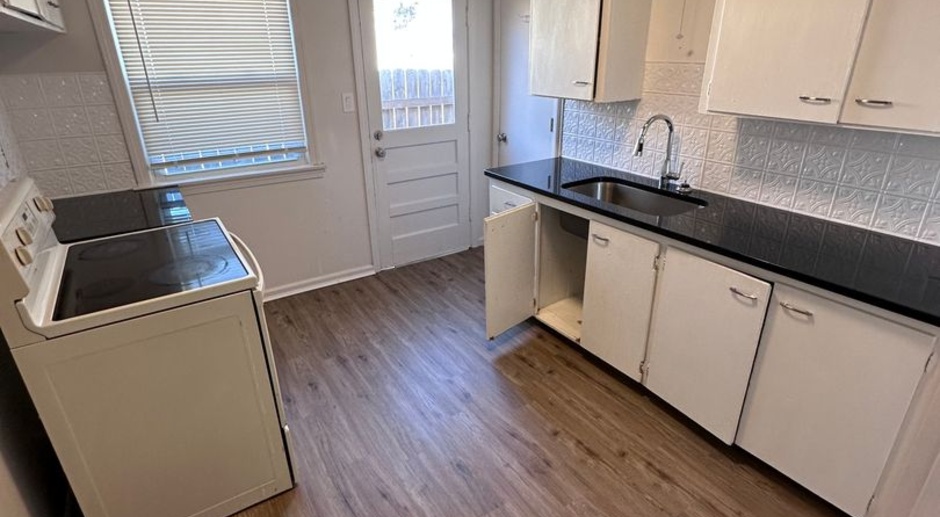 $995- 3 bed 2 bath - Duplex Accepting Housing Vouchers