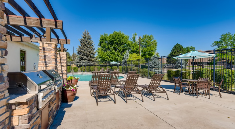 Boulder Crossroads - Incredible location and recently renovated - enjoy in-unit washer and dryer!