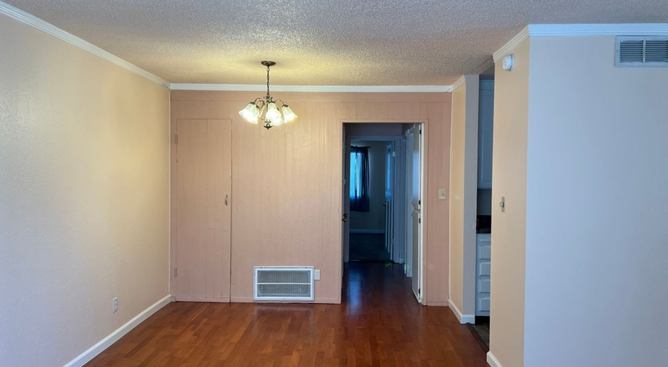 Available Now! Cute Citrus Heights upstairs Condo, 2+1,  Garage and community pool