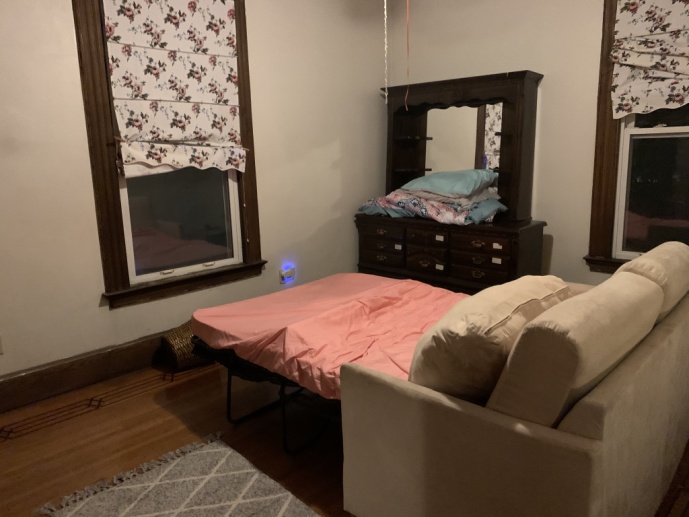 Shared Apartment: 2 Rooms Available **Female Students Only**