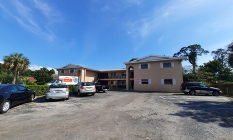 Houses Near Fort Myers 2/1 2nd floor condo on Dora St for Fort Myers Students in Fort Myers, FL