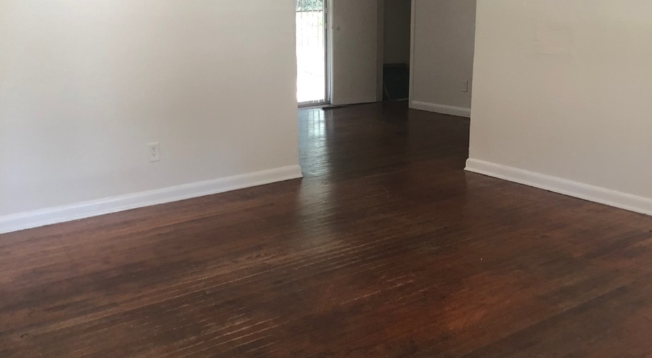 3/2.5 House with large yard walking distance to campus