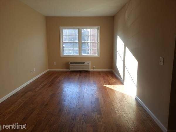 Beautiful 1 Bedroom Apartment in Luxury Building - Pets Parking - Laundry In Unit -New Rochelle