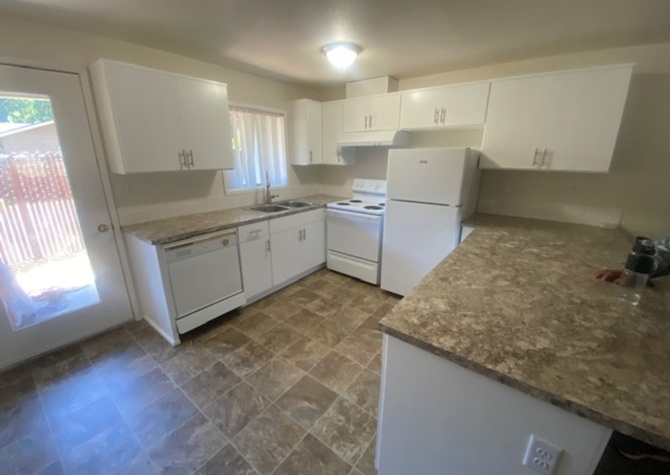 Apartments Near Exceptional 2 bed 1 bath apartment home located in a quiet, comfortable and friendly community.