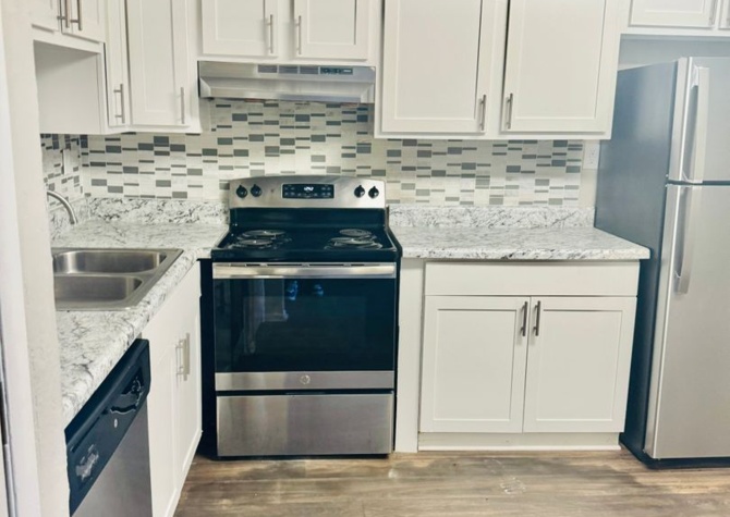 Apartments Near Move in Within Days! Renovated Beautiful 2 Bedroom-Forest Park