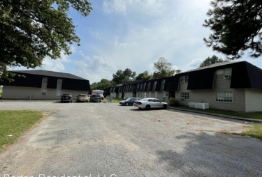 Royal Ridge Apartments at 1005 Airport Rd, Fulton, KY 42041