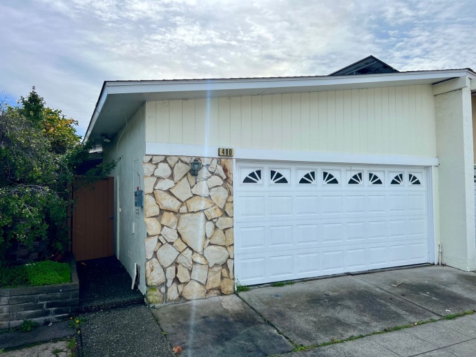 Nice 3 bed 2 bath home centrally located in Milpitas.