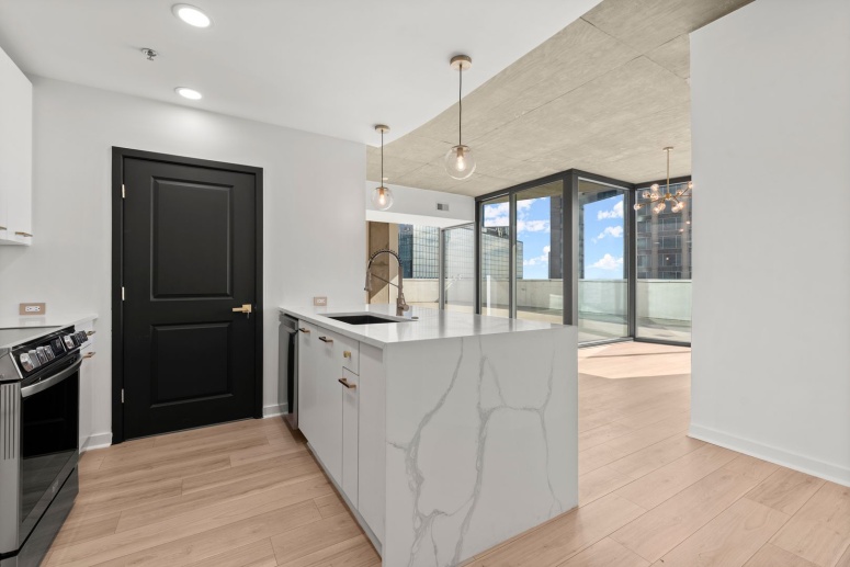 Newly Remodeled Modern 2|2 with Private Terrace in Heart of Buckhead!