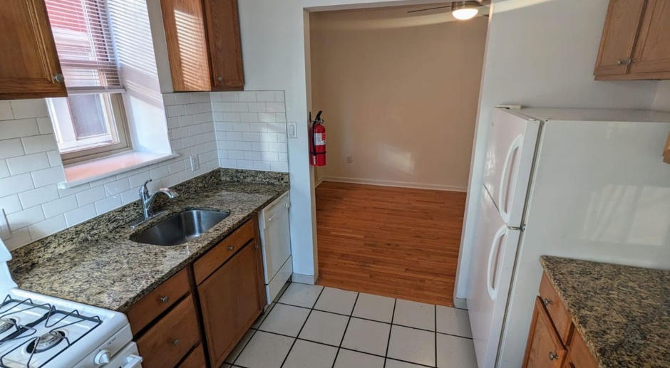 Charming West Philly 2br/1ba w/ washer and dryer + outdoor space 