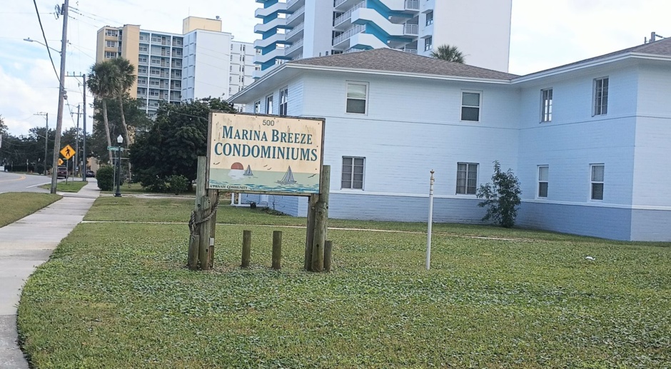 1 Bedroom walking distance to the Marina and downtown