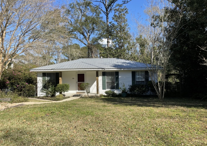 Houses Near CHARMING COTTAGE IN THE HEART OF DOWNTOWN FAIRHOPE!!!