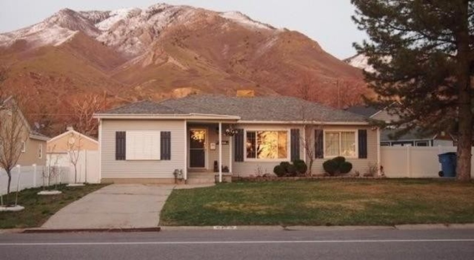 ***Exceptional Living Awaits! Immaculate 4BR/2BA Haven in Canyon Rim, Salt Lake City - Your Dream Home Awaits!***