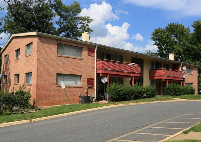 Houses Near East Pines Terrace Apartments