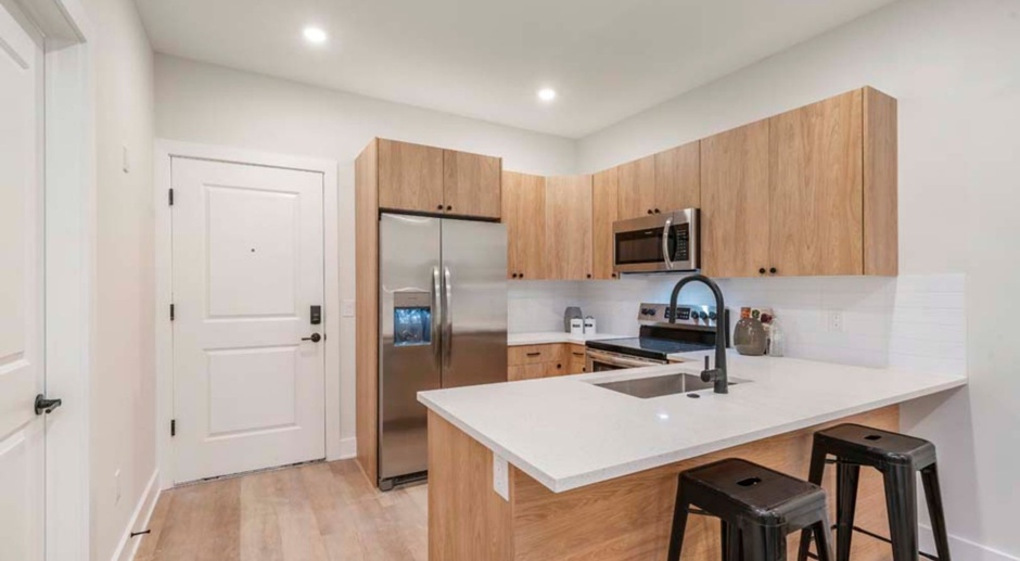 Brand-New Pet-Friendly Modern Elevator Building with Laundry In-Unit, Roof Deck.