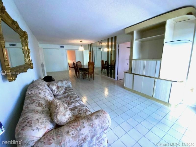 2924 Collins Ave 501