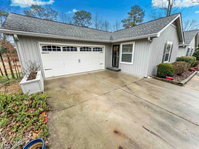 Fabulous 4 BR/3 BA Ranch with on the Golf Course in Marietta - Walton High