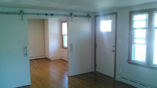 Renovated house minutes to Umass Med Campus . 1 month free!!
