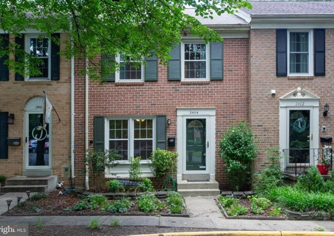 Houses Near Three bedroom townhome with updated kitchen and baths
