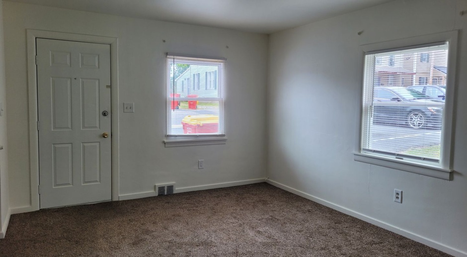 STUDENTS or young adults- 228 High St - 3 BR/1.5 Ba - $1000/mo 