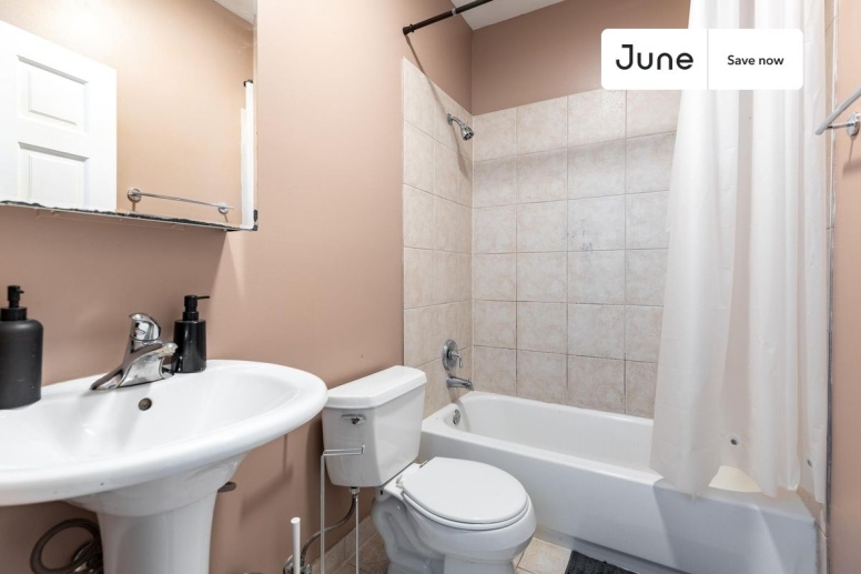 Queen Room in Wickler Park #1302 A/w Private Bathroom