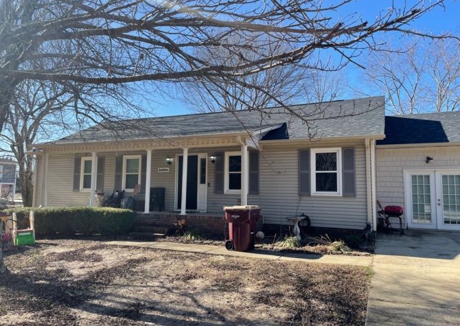 Houses Near COMING SOON!! 3/2 Home WITH SALON AVAILABLE!